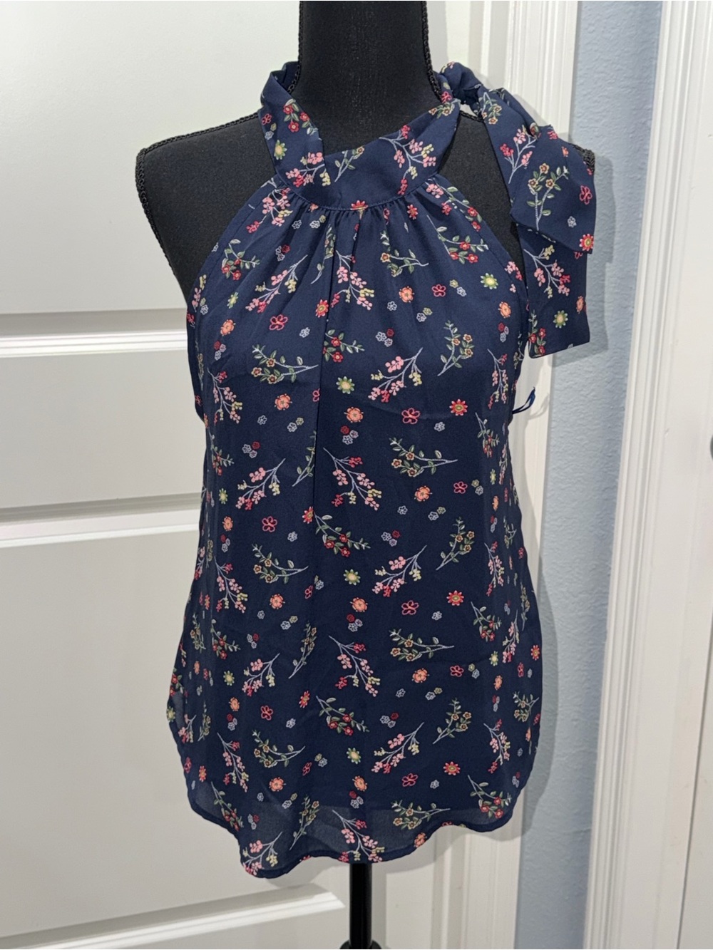 Paper Crane Navy Floral Halter Tie-Neck Camisole size large